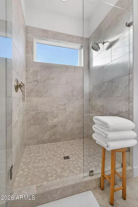 Bath - 3906 E Crittenden Ln, Phoenix, AZ 85018 photo 7 of 10