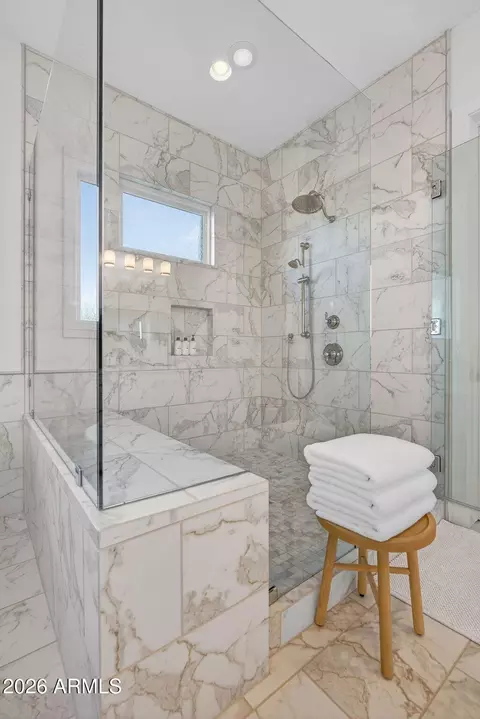 Bath - 3906 E Crittenden Ln, Phoenix, AZ 85018 photo 4 of 10