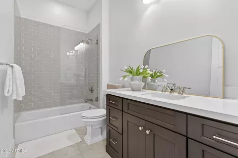 Bath - 3906 E Crittenden Ln, Phoenix, AZ 85018 photo 9 of 10