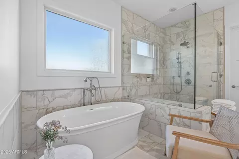 Bath - 3906 E Crittenden Ln, Phoenix, AZ 85018 photo 3 of 10