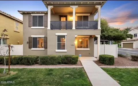 894 S Utilis Dr, Gilbert, AZ 85296