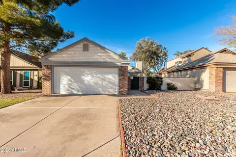 814 E Rockwell Dr, Chandler, AZ 85225