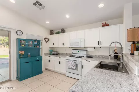 Kitchen - 3248 E Joseph Way, Gilbert, AZ 85295 photo 4 of 5