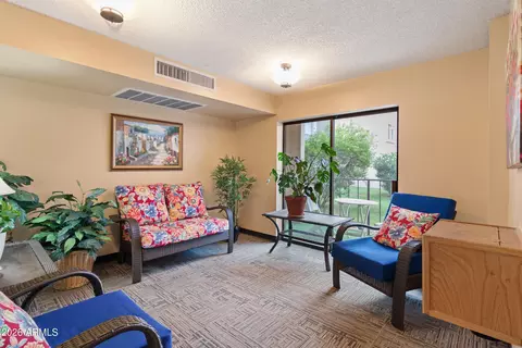 Living - 3033 E Devonshire Ave #1018, Phoenix, AZ 85016 photo 5 of 5