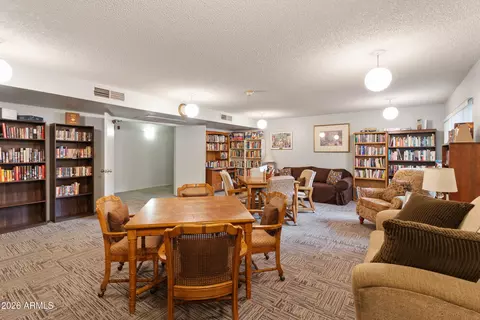View/Area - 3033 E Devonshire Ave #1018, Phoenix, AZ 85016 photo 2 of 14