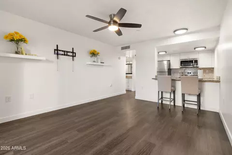 Living - 3033 E Devonshire Ave #1018, Phoenix, AZ 85016 photo 2 of 5