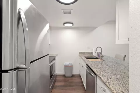 Kitchen - 3033 E Devonshire Ave #1018, Phoenix, AZ 85016 photo 2 of 5