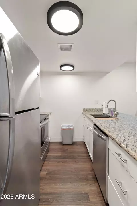 Kitchen - 3033 E Devonshire Ave #1018, Phoenix, AZ 85016 photo 1 of 5
