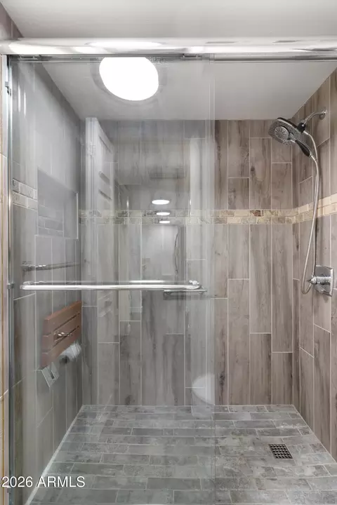 Bath - 3033 E Devonshire Ave #1018, Phoenix, AZ 85016 photo 2 of 4
