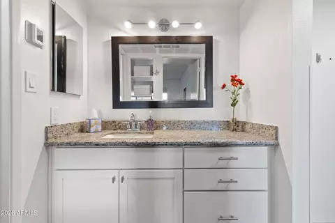 Bath - 3033 E Devonshire Ave #1018, Phoenix, AZ 85016 photo 4 of 4