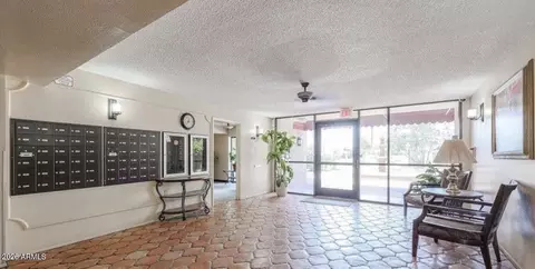 Entry Way - 3033 E Devonshire Ave #1018, Phoenix, AZ 85016 photo 2 of 5