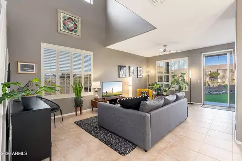 Living - 414 E Redwood Ln, Phoenix, AZ 85048 photo 1 of 4