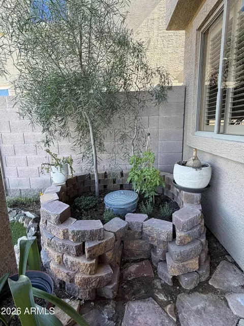 Exterior - 414 E Redwood Ln, Phoenix, AZ 85048 photo 8 of 9