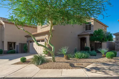 Exterior - 414 E Redwood Ln, Phoenix, AZ 85048 photo 1 of 9
