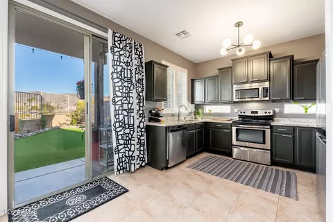 Kitchen - 414 E Redwood Ln, Phoenix, AZ 85048 photo 1 of 3