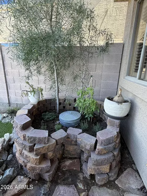 Exterior - 414 E Redwood Ln, Phoenix, AZ 85048 photo 9 of 9
