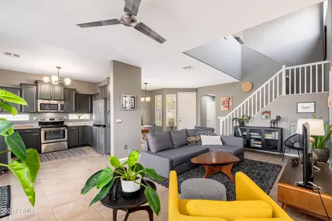 414 E Redwood Ln, Phoenix, AZ 85048