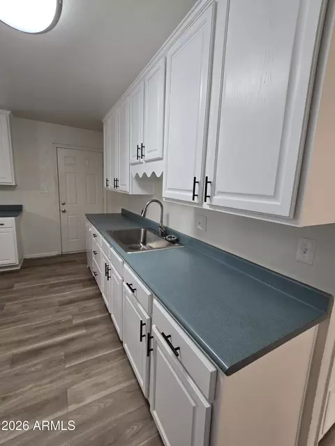 Kitchen - 6512 N 41st Ave, Phoenix, AZ 85019 photo 4 of 4