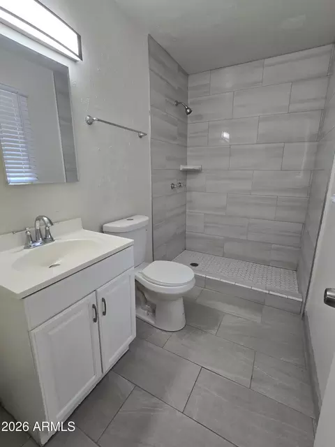 Bath - 6512 N 41st Ave, Phoenix, AZ 85019 photo 3 of 3
