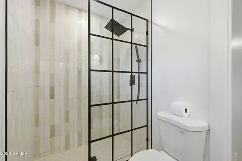 Bath - 333 W Seldon Ln, Phoenix, AZ 85021 photo 13 of 15