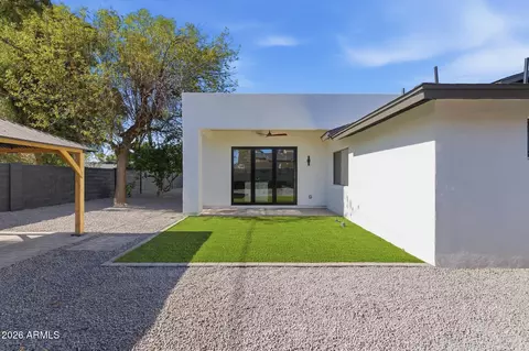 Exterior - 333 W Seldon Ln, Phoenix, AZ 85021 photo 8 of 12