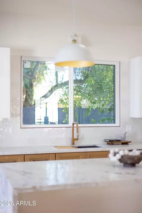 Kitchen - 333 W Seldon Ln, Phoenix, AZ 85021 photo 4 of 14