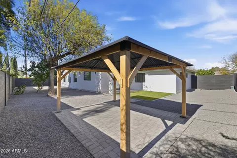 Exterior - 333 W Seldon Ln, Phoenix, AZ 85021 photo 6 of 12