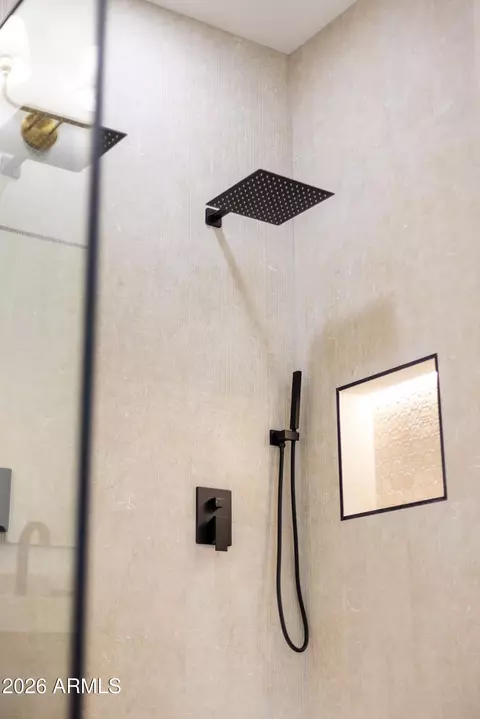 Bath - 333 W Seldon Ln, Phoenix, AZ 85021 photo 2 of 15