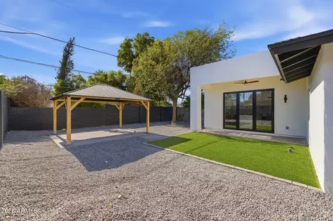 Exterior - 333 W Seldon Ln, Phoenix, AZ 85021 photo 7 of 12