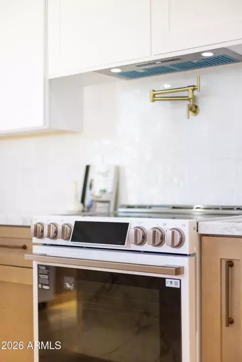 Kitchen - 333 W Seldon Ln, Phoenix, AZ 85021 photo 6 of 14