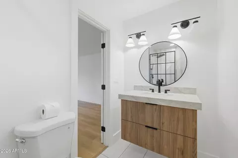 Bath - 333 W Seldon Ln, Phoenix, AZ 85021 photo 12 of 15