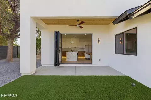 Exterior - 333 W Seldon Ln, Phoenix, AZ 85021 photo 5 of 12