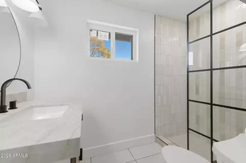 Bath - 333 W Seldon Ln, Phoenix, AZ 85021 photo 11 of 15
