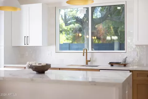 Kitchen - 333 W Seldon Ln, Phoenix, AZ 85021 photo 9 of 14