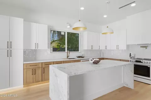 Kitchen - 333 W Seldon Ln, Phoenix, AZ 85021 photo 3 of 14