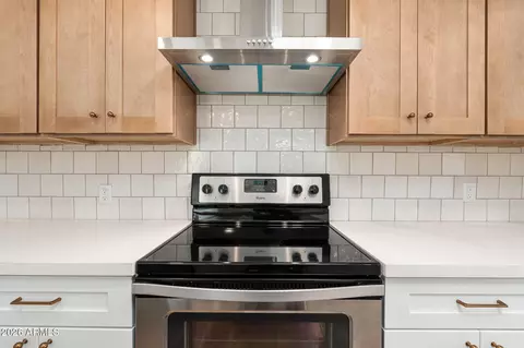 Kitchen - 17 E Cairo Dr, Tempe, AZ 85282 photo 4 of 4