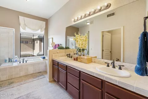 Bath - 2989 N 44th St #3018, Phoenix, AZ 85018 photo 1 of 3