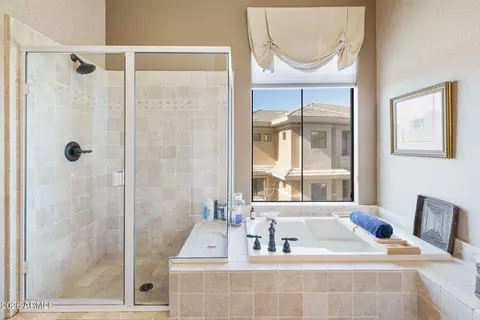 Bath - 2989 N 44th St #3018, Phoenix, AZ 85018 photo 2 of 3