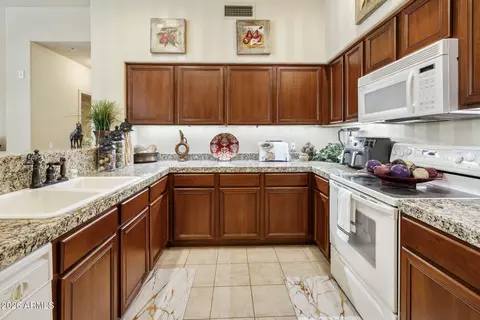 Kitchen - 2989 N 44th St #3018, Phoenix, AZ 85018 photo 1 of 4
