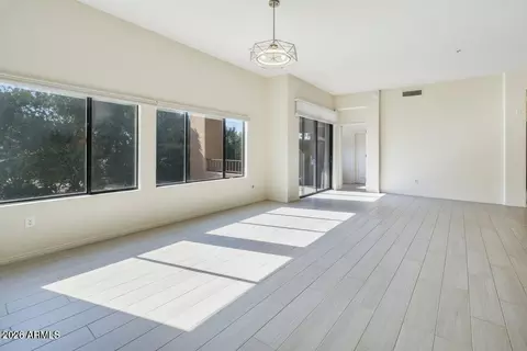 Living - 2989 N 44th St #3018, Phoenix, AZ 85018 photo 2 of 4