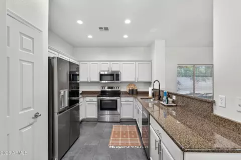 Kitchen - 4212 E Washington Ct, Gilbert, AZ 85234 photo 2 of 5
