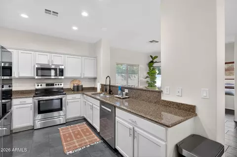 Kitchen - 4212 E Washington Ct, Gilbert, AZ 85234 photo 4 of 5