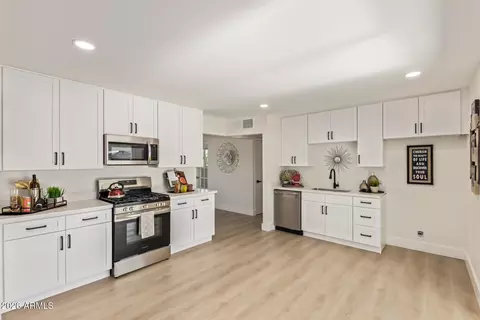3429 W Sweetwater Ave, Phoenix, AZ 85029