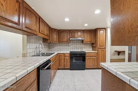 Kitchen - 8432 N 18th Ave, Phoenix, AZ 85021 photo 6 of 8