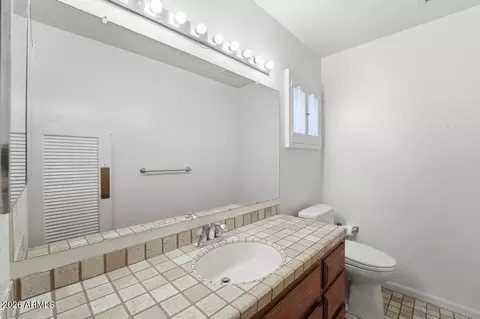 Bath - 8432 N 18th Ave, Phoenix, AZ 85021 photo 3 of 7
