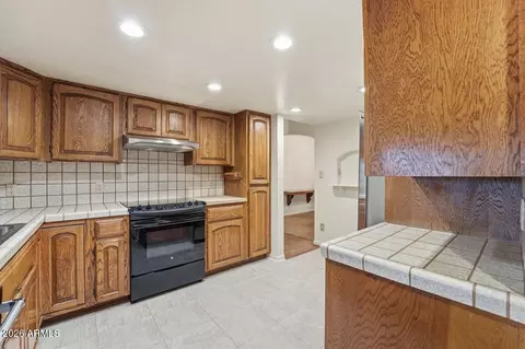 Kitchen - 8432 N 18th Ave, Phoenix, AZ 85021 photo 7 of 8