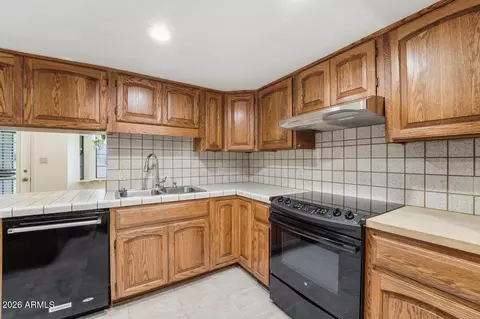 Kitchen - 8432 N 18th Ave, Phoenix, AZ 85021 photo 4 of 8