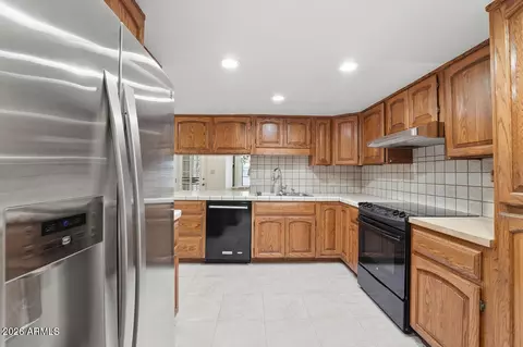 Kitchen - 8432 N 18th Ave, Phoenix, AZ 85021 photo 2 of 8