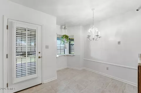 Dining - 8432 N 18th Ave, Phoenix, AZ 85021 photo 3 of 4