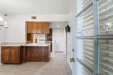 Entry Way - 8432 N 18th Ave, Phoenix, AZ 85021 photo 3 of 4